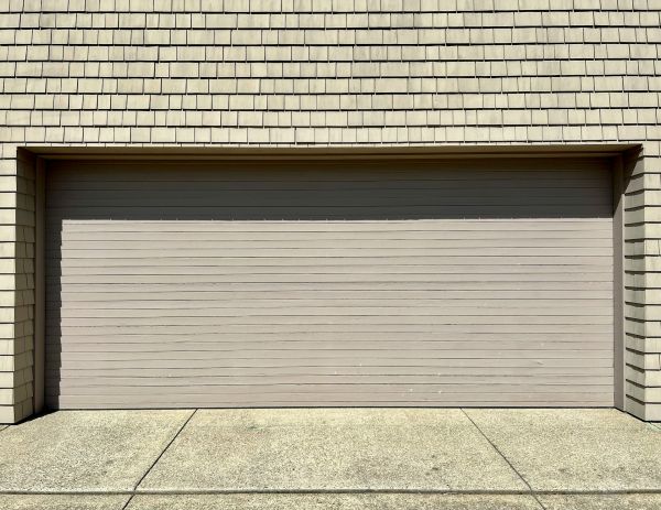 Les critères essentiels pour sélectionner une porte isolante garage-maison